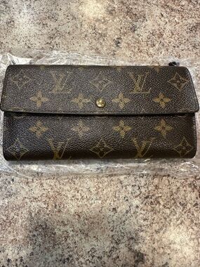 Louis Vuitton Monogram Flap Continental Wallet - Brown/Gold Hardware
